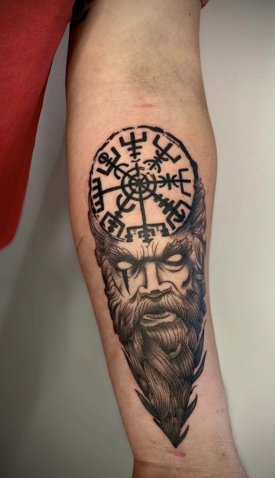 Odin & Vegvísir – Realistic; Artist-Zuordnung: Platzhalter